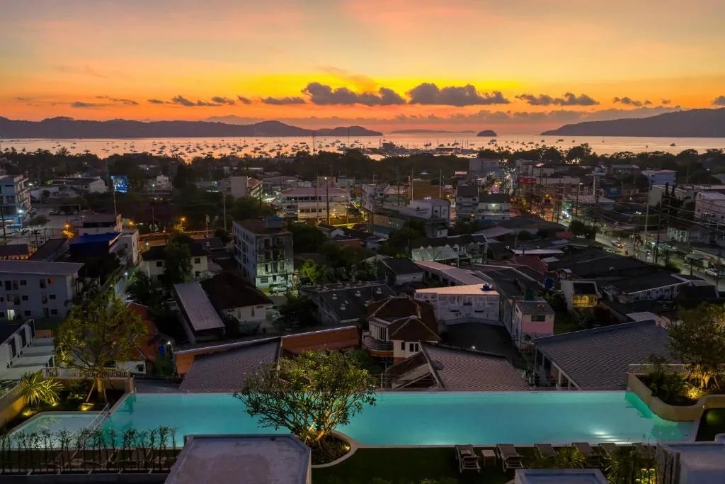 Homa Chalong Bay