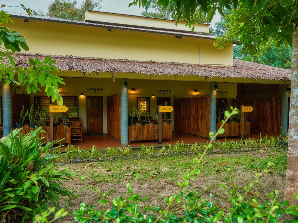 Sawasdee Lagoon Camping & Restaurant