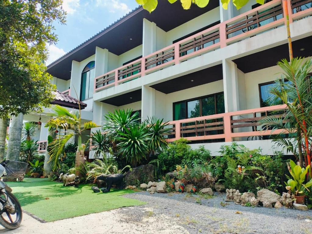 Jigsaw Cafe & Resort