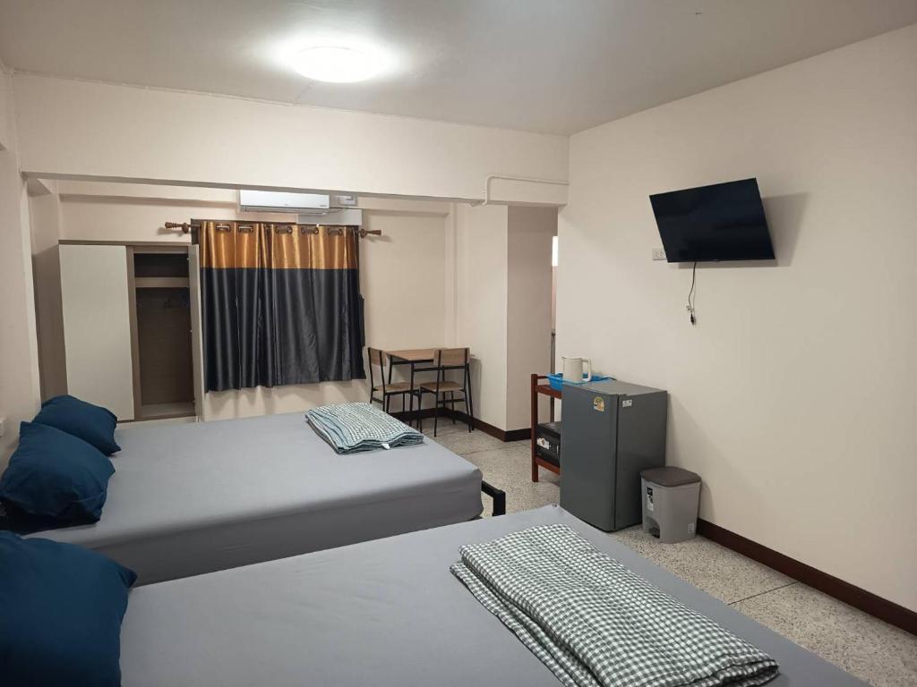 Doctor Thanut Hostel