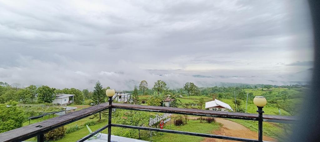 Baan Rai Rabiang Fah Namnaow Camping