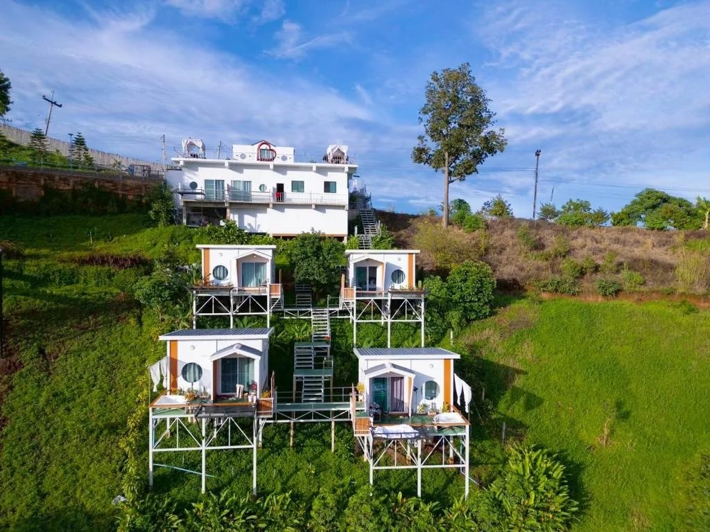 Skyview Cafe & Homestay