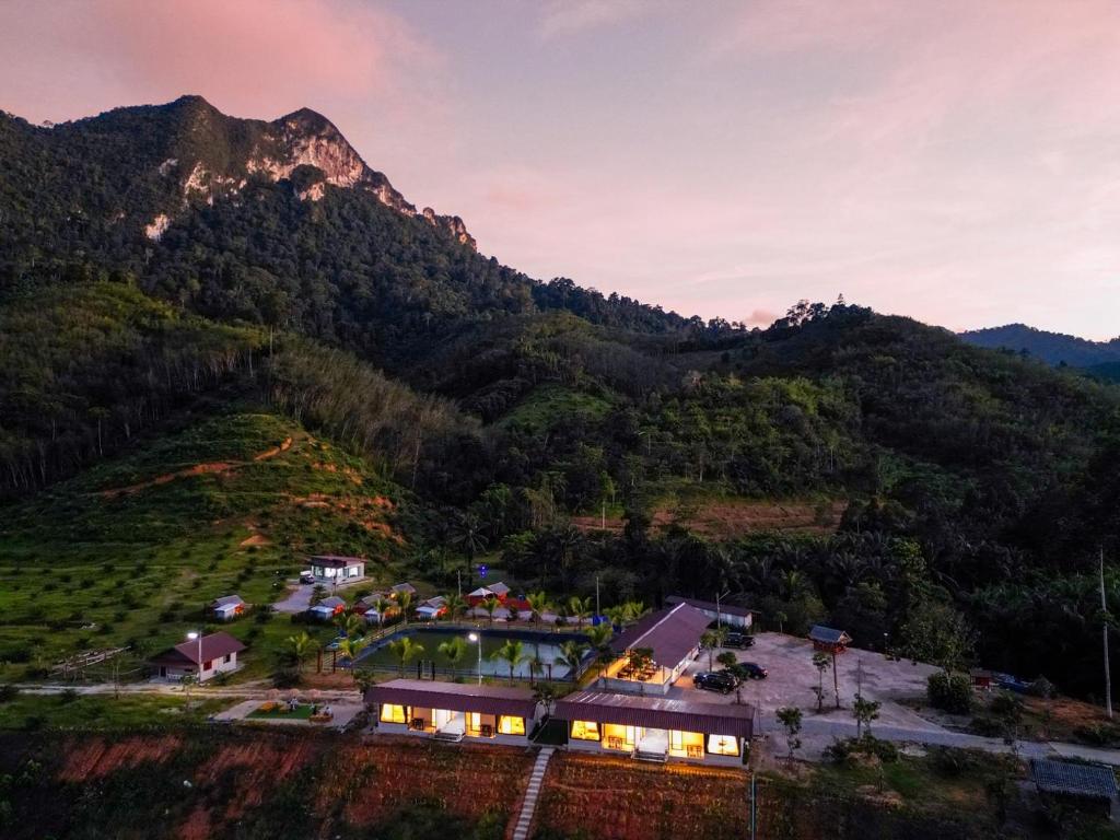 Khaosok River Stone Resort & Camp