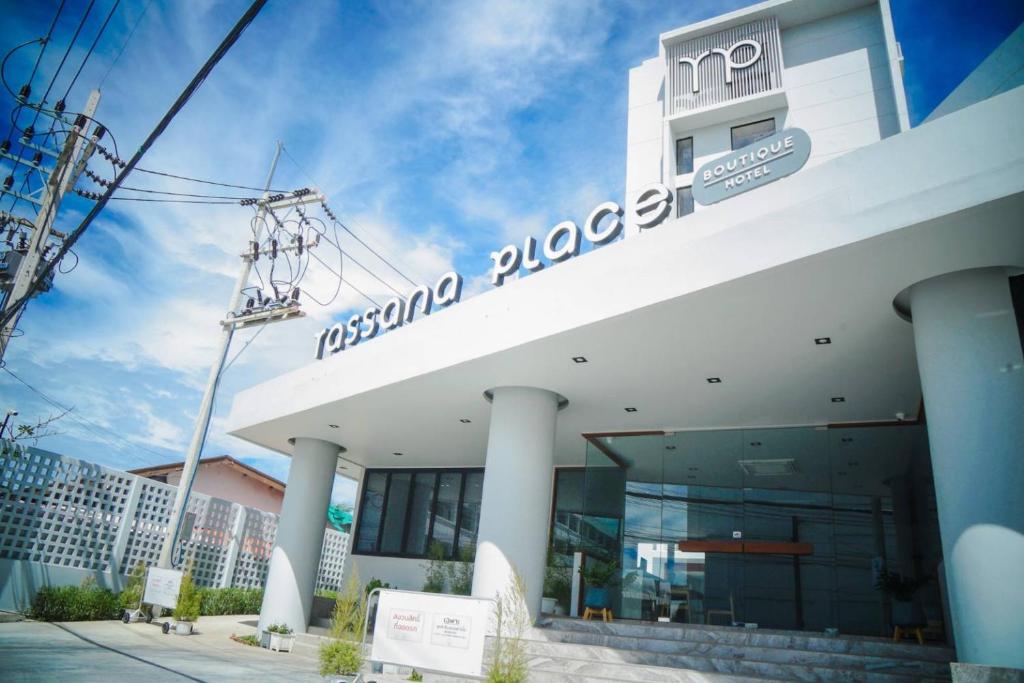 Tassanaplace Boutique Hotel ( Bansuan)