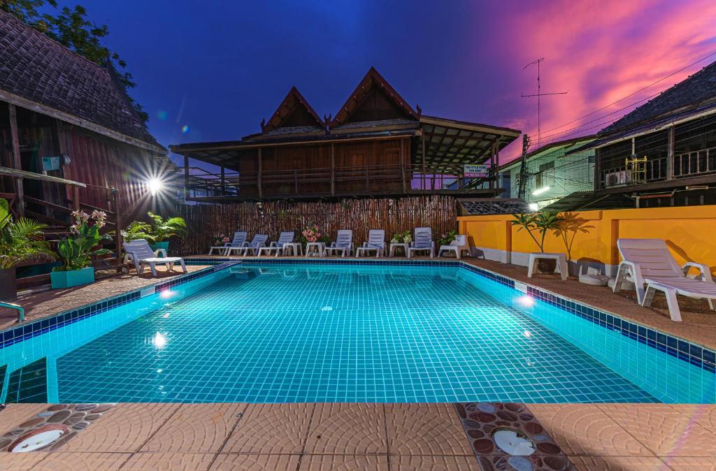 Mandarin Lodge by Victor