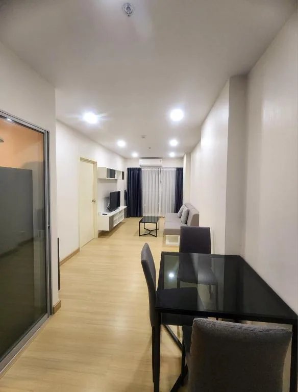 Lily's City Apartment