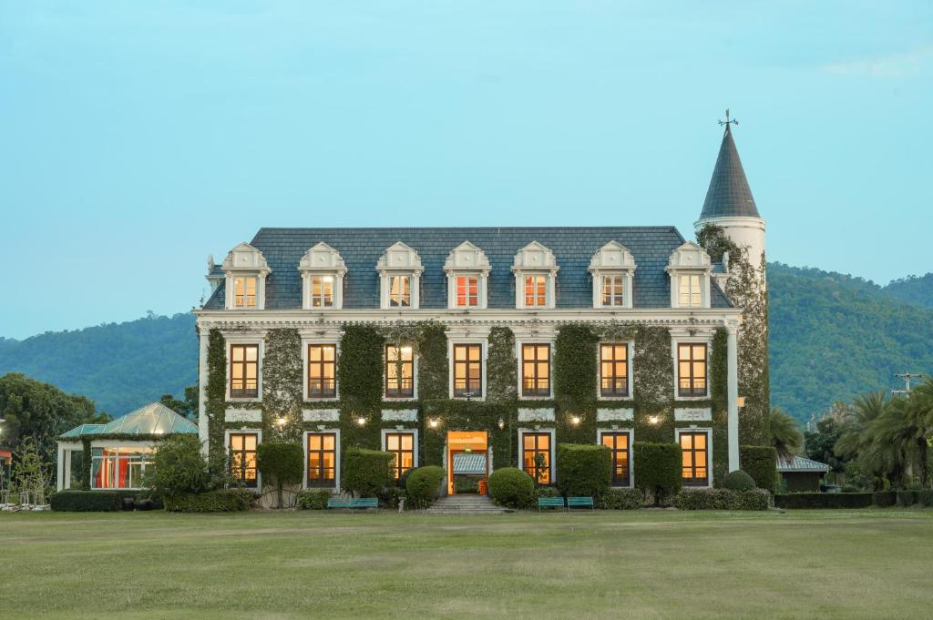 Chateau de Khaoyai Hotel & Resort