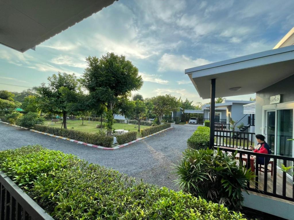 Baan Ruay Suk Resort Lopburi