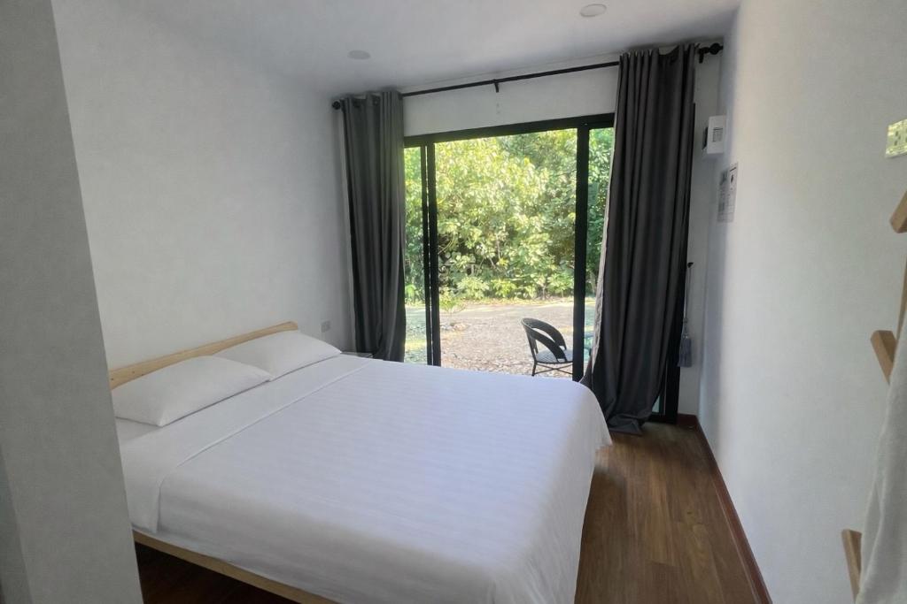 Koh Mook Morakot House