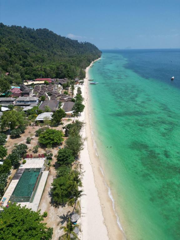 Thanya Beach Resort