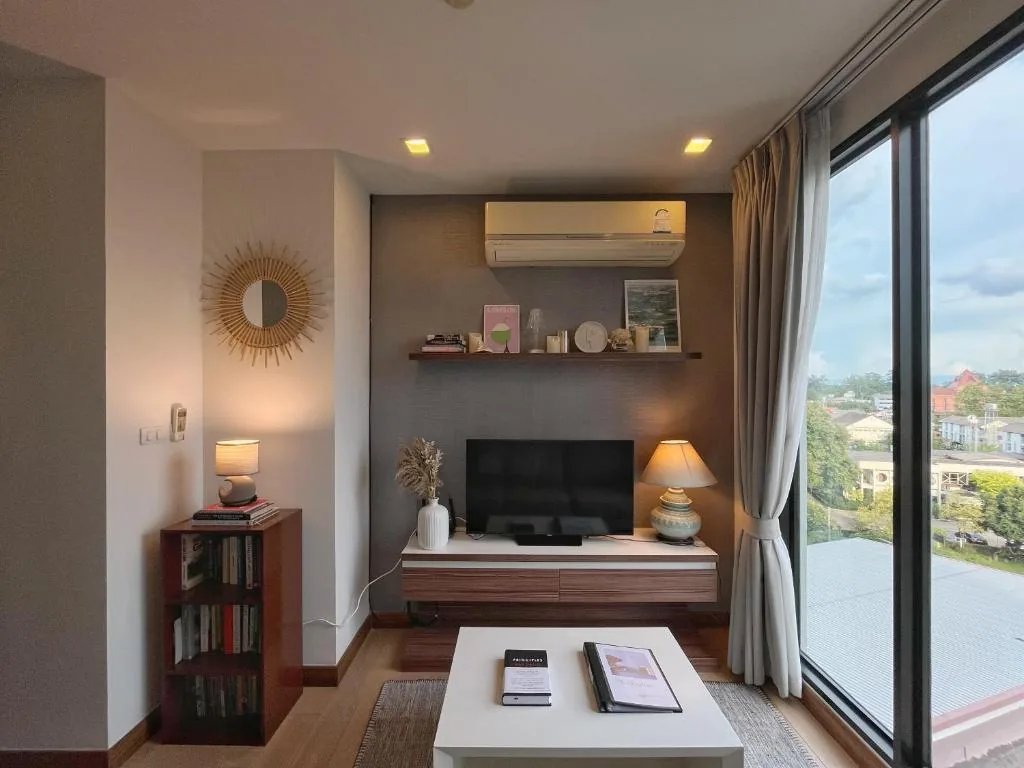 Fully Furnished Apartment in Central Area with Working Desk Rooftop Pool and Gym