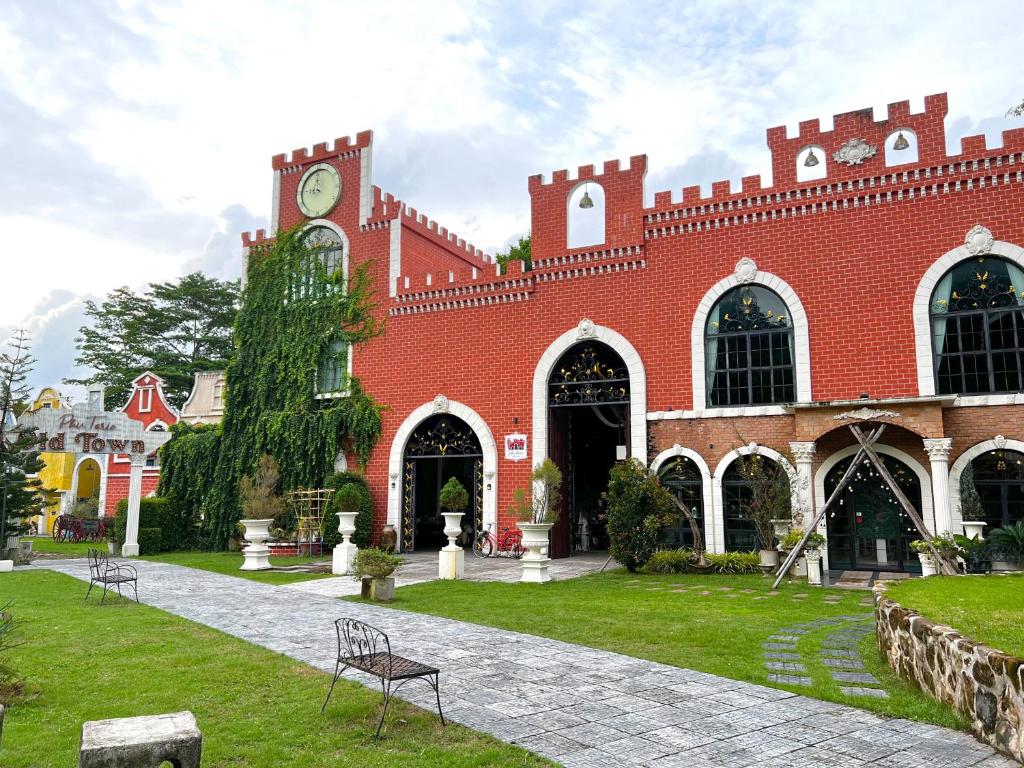 Phuiyara Resort