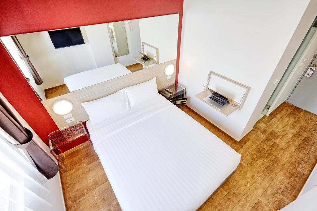 Easy Planet Phuket Patong