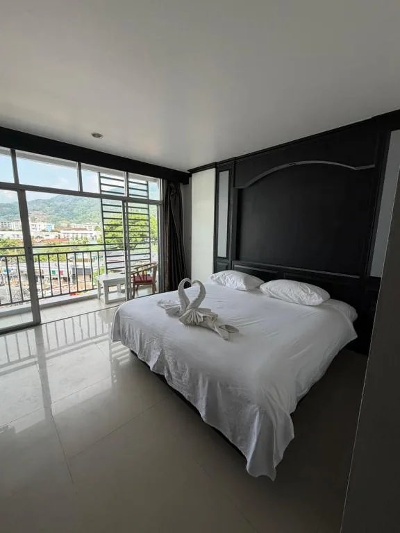 Little Patong Hotel & Restaurant