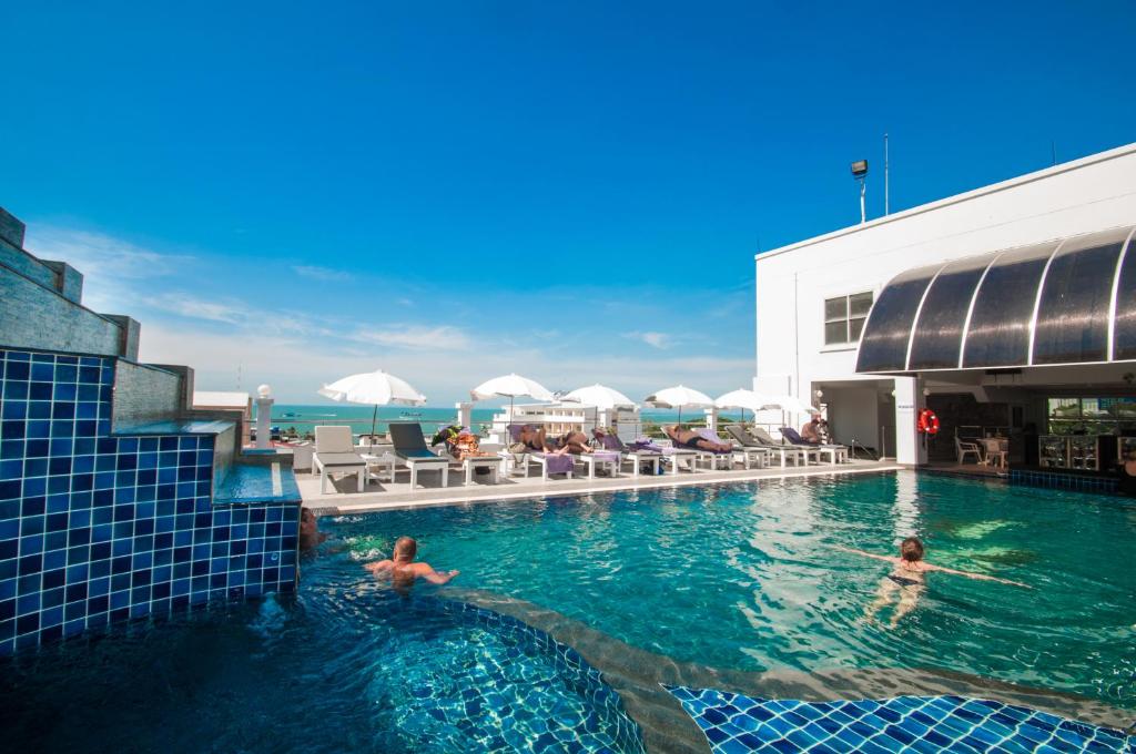 Flipper House Hotel