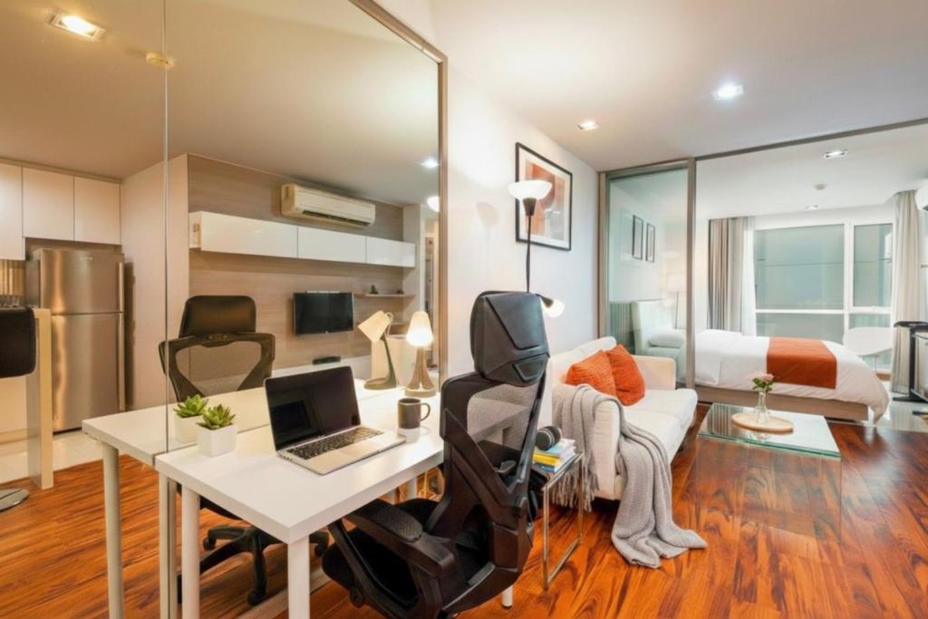 Designer Home BTS Bangkok Centre Pool Gym