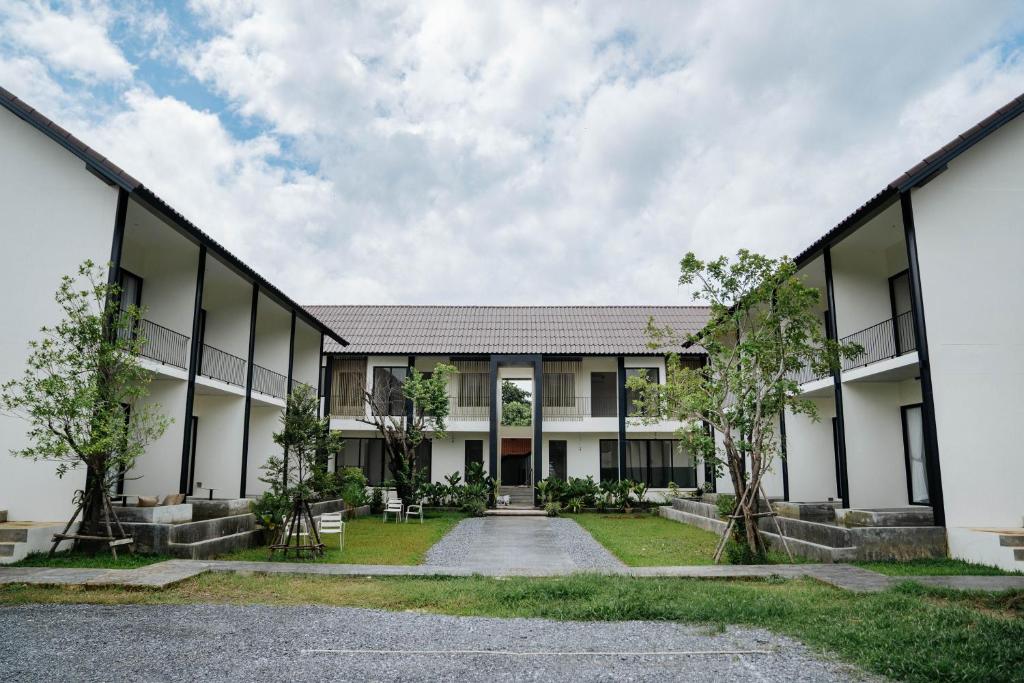 Shanti-Retreat Hotel