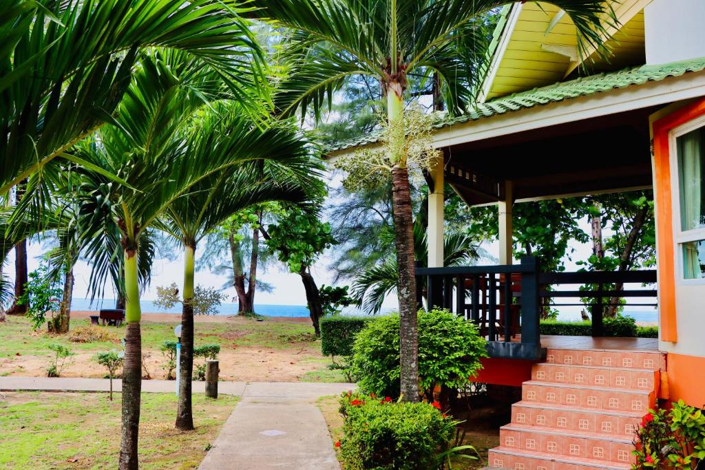 Lanta Palm Beach Resort Beach Bungalow - Koh Lanta