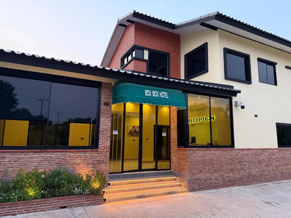 Box Box Hotel and Sports Restaurant