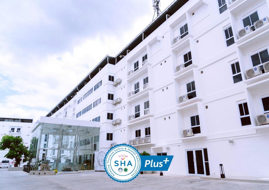 Thewhitehotel by Charoensri