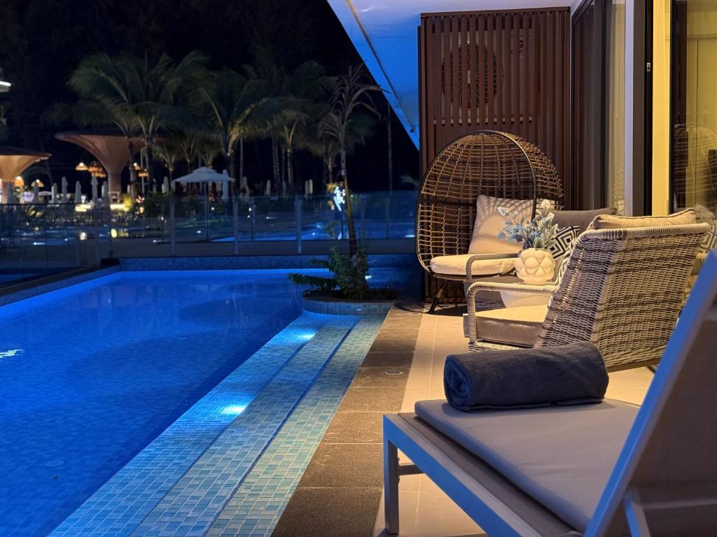 The Sunshine Beach Suite