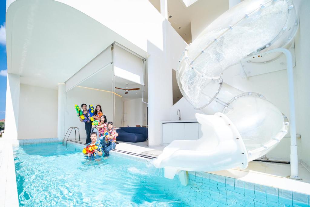 Happy House