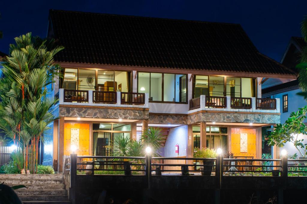 Baan Rim Nam Resort Trat