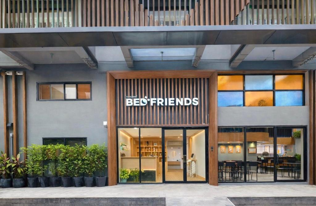 Bed Friends Poshtel