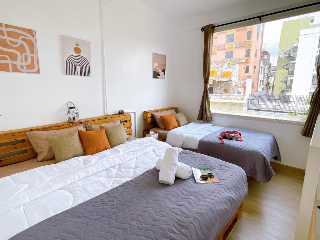 Lively and Cozy Canal House