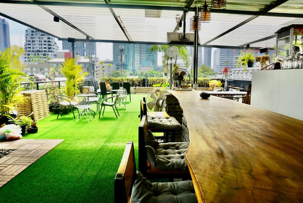 Hash Apartment Silom Soi 3 - Hip and Funky with Rooftop View
