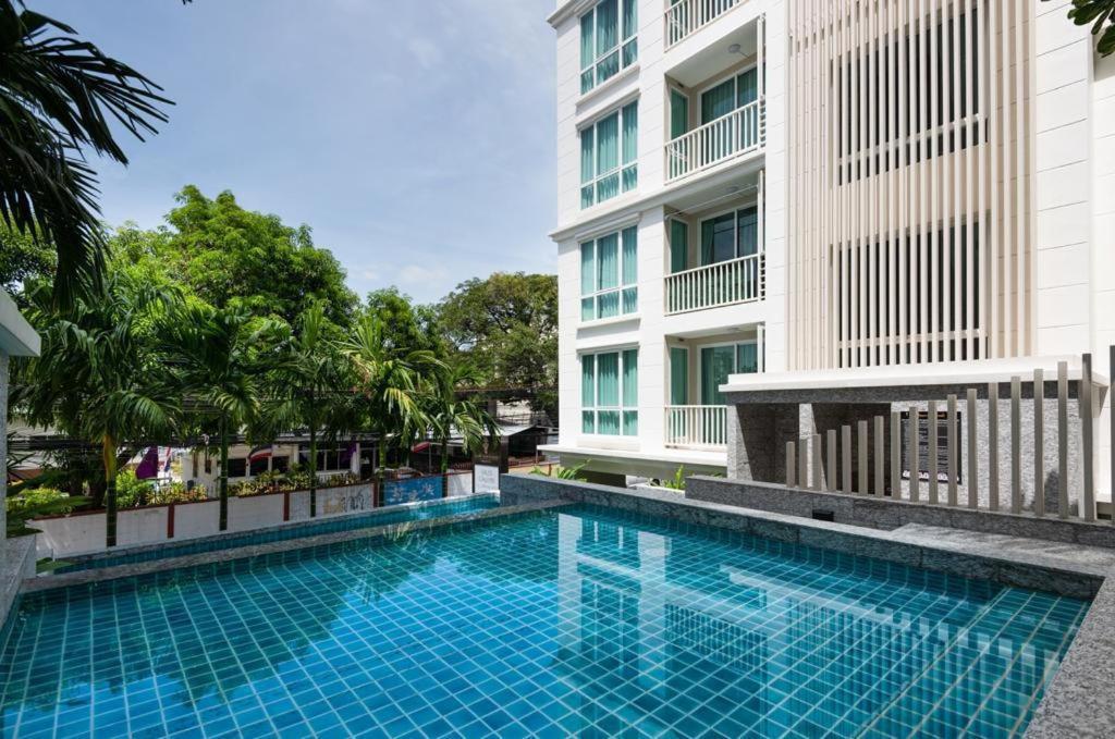 Ekkamai Apartment