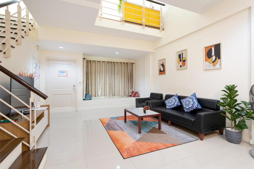 Aree House 7-11 MRT