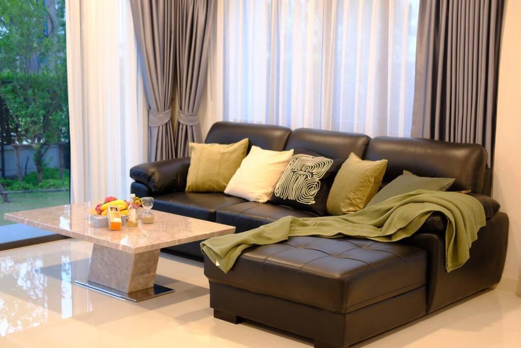 Bangna New House Luxurious Discount Now