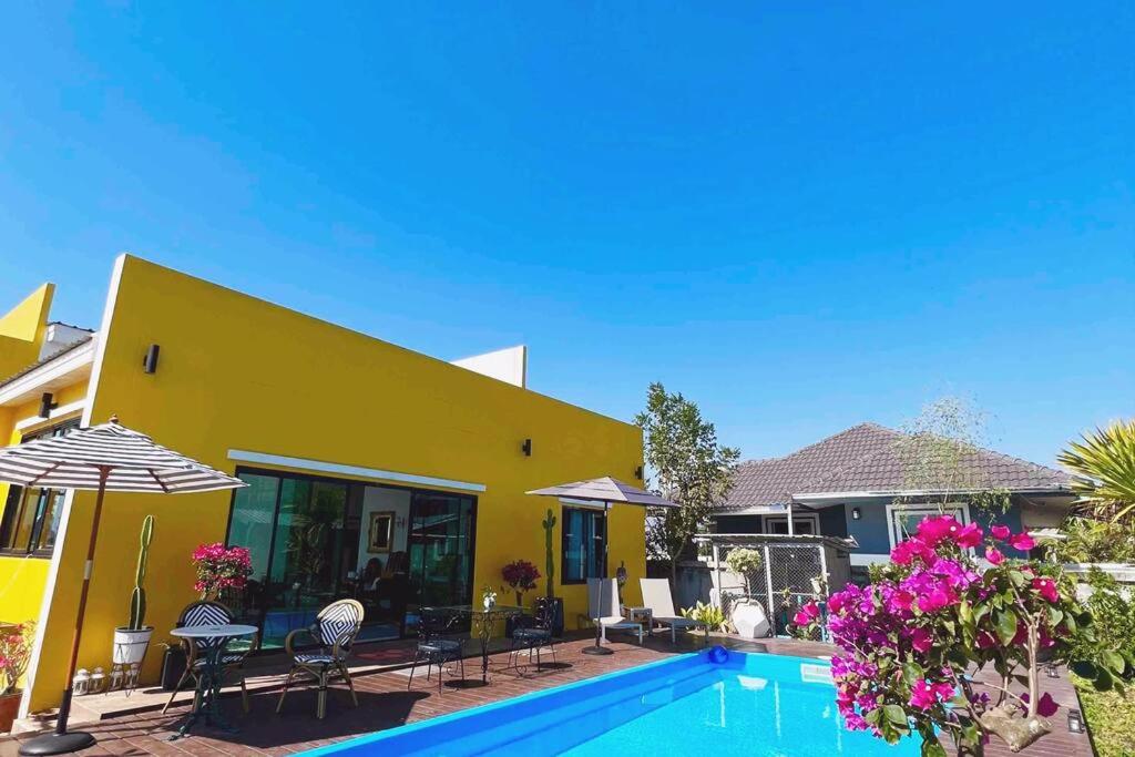Colorful Pool Villa Chiang Rai Thailand