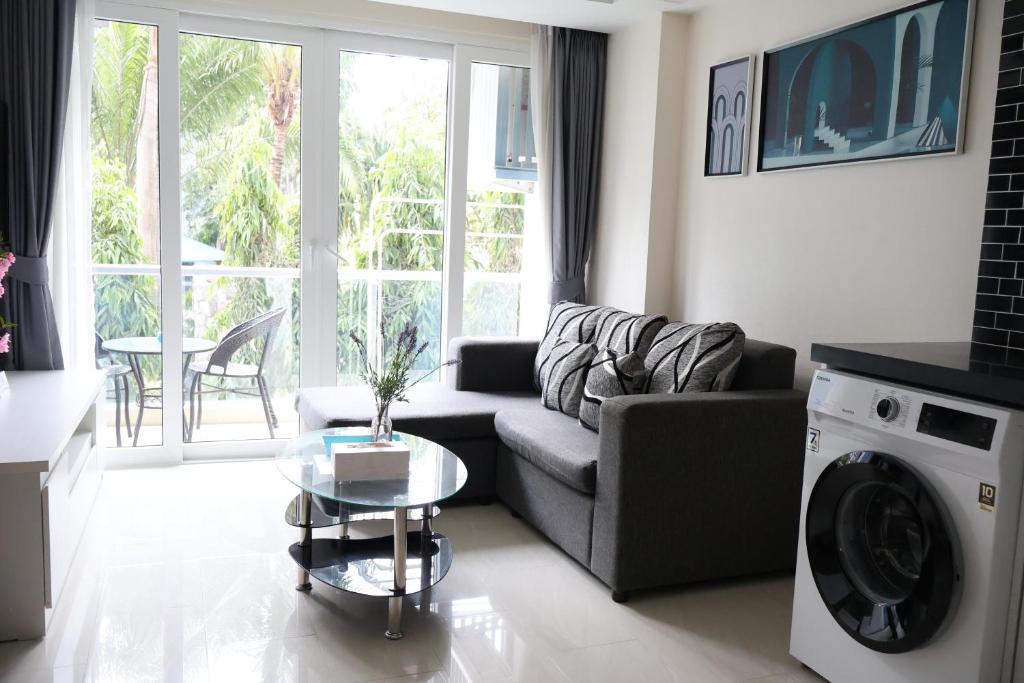 Grand Avenue Condo Soi Boaukow