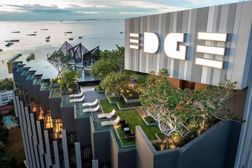 Edge Seaside Luxury Stylish Condo Steps Away from Beach