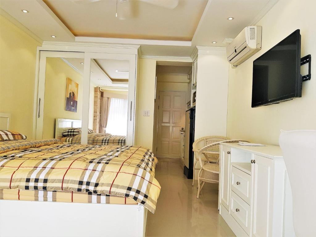 12Th Floor Studio Apartment at Jomtien Beach Condominium
