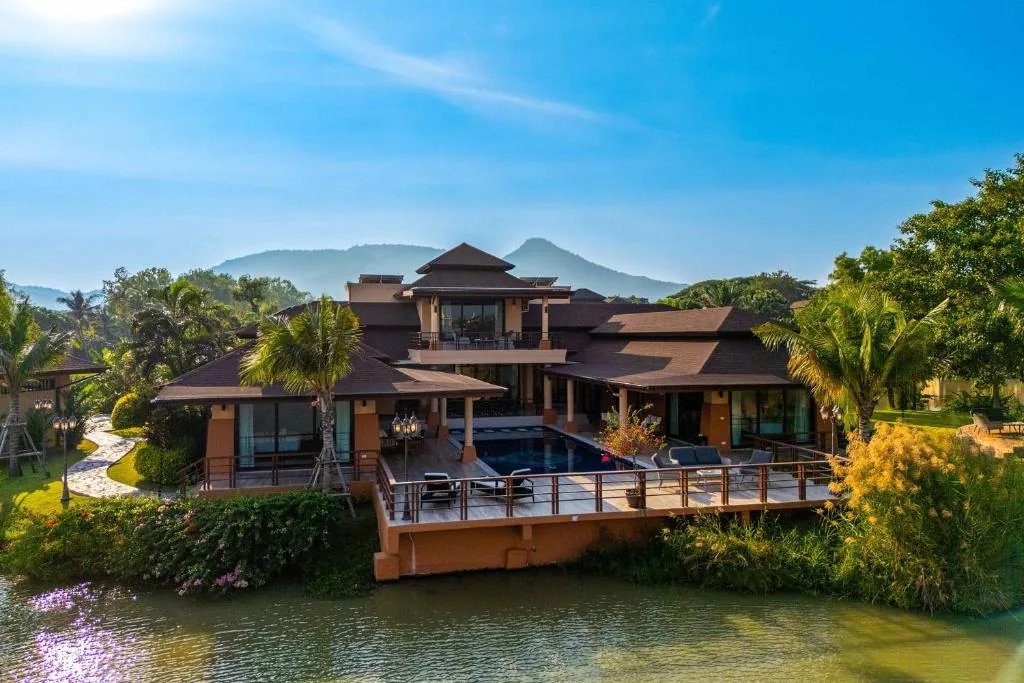 Luxury Villa Close to Beach Srs