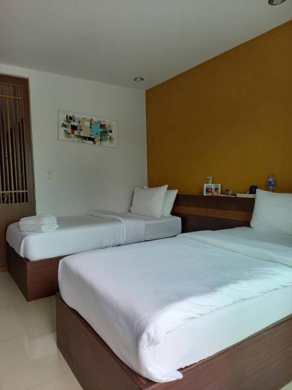 Benjamas Place Hotel