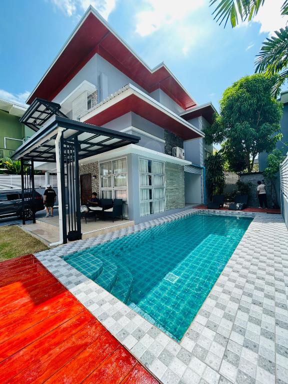 Vibe Phuket Private Rooms in Shared Villa Some Shared Bathrooms