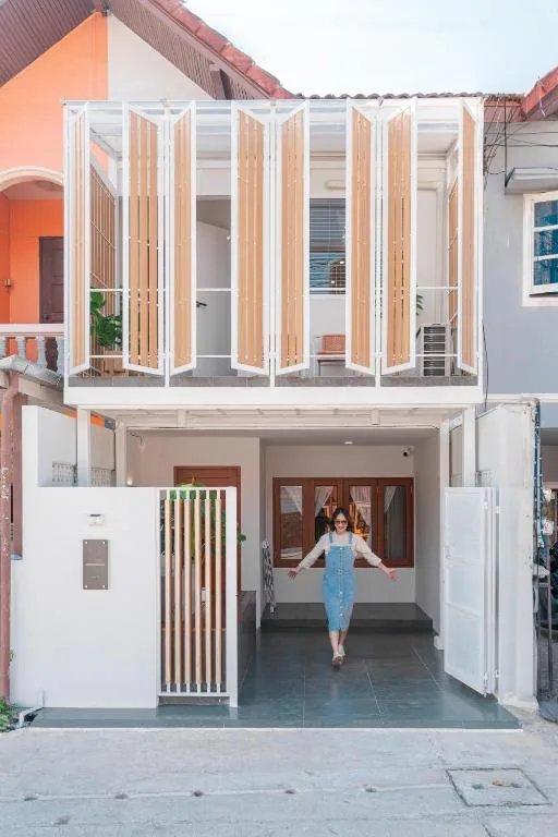 Modern Style Townhome / Near Cnx Moat