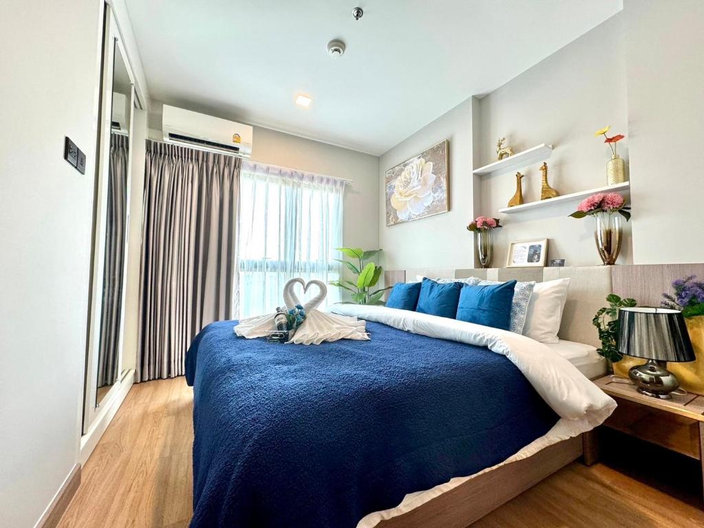 Astra Sky River Condo 715