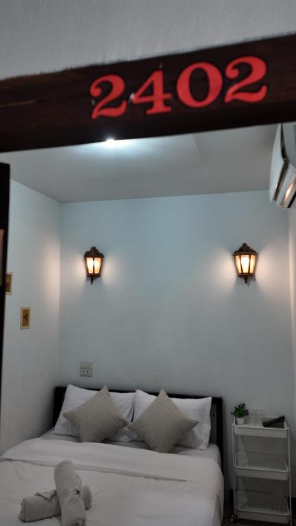 Tulip Hotel - Chiang Mai Old City Stay & Thai Massage