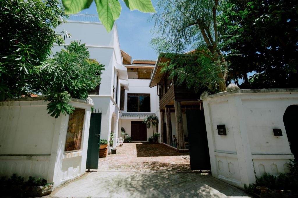 Mammoth Art Studio in Old City