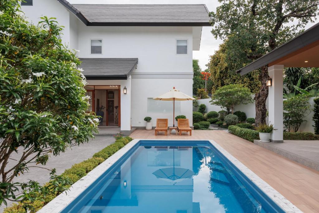 Lkm Pool Villa