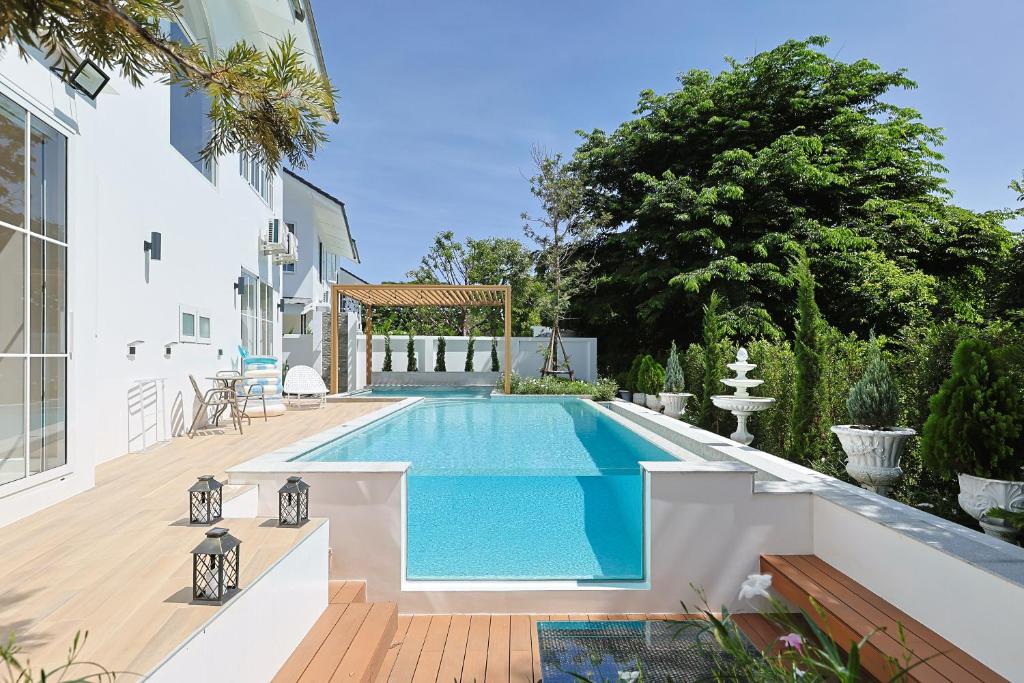 Luxury Jacuzzi Villa