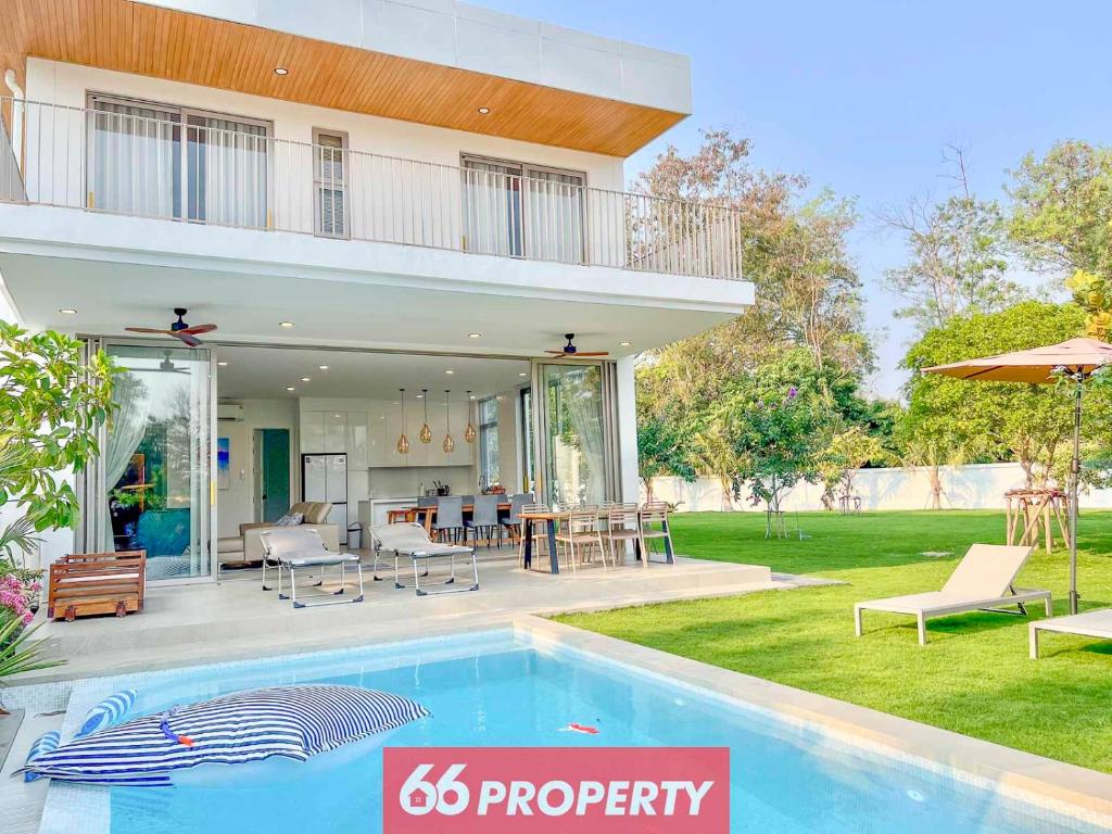 Minimal Luxury Villa Huge Garden