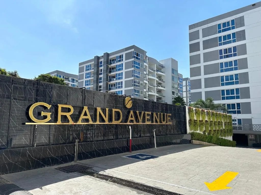 Large Ground Floor Condo Grand Avenue Central Pattaya