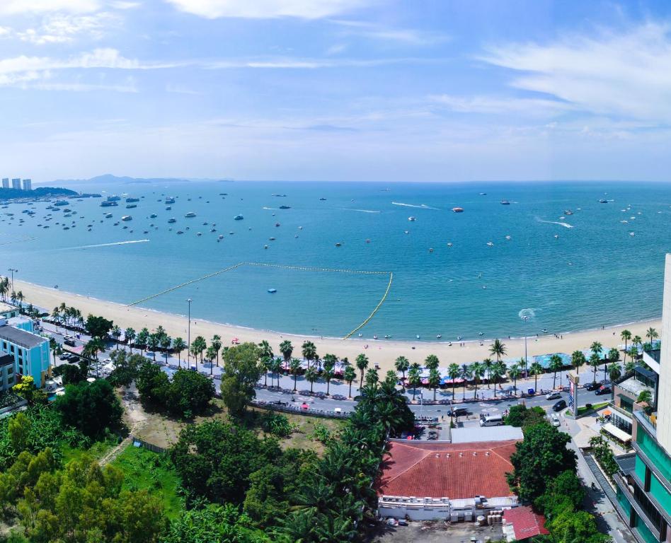 Pattaya Beach View Talay 6 by Aegean Suite Condo