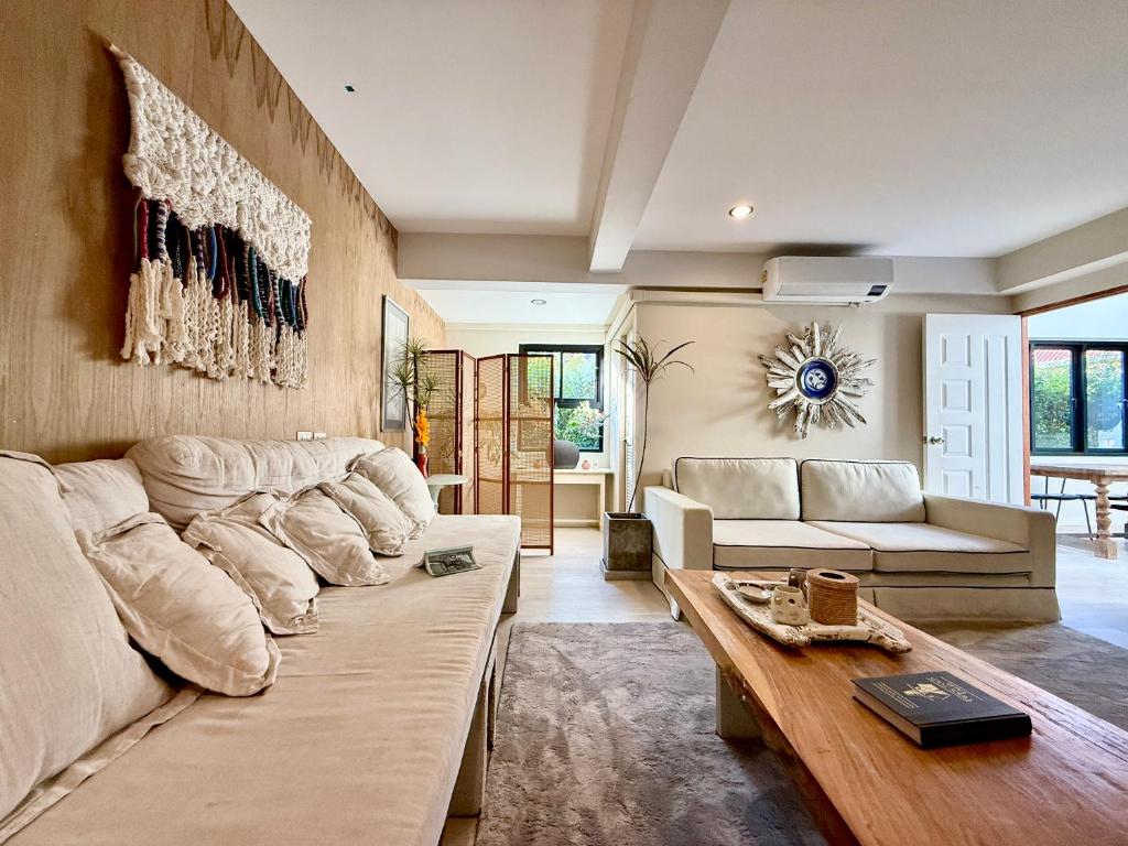 Gallery House Old Town Chiang Mai - Groups & Families